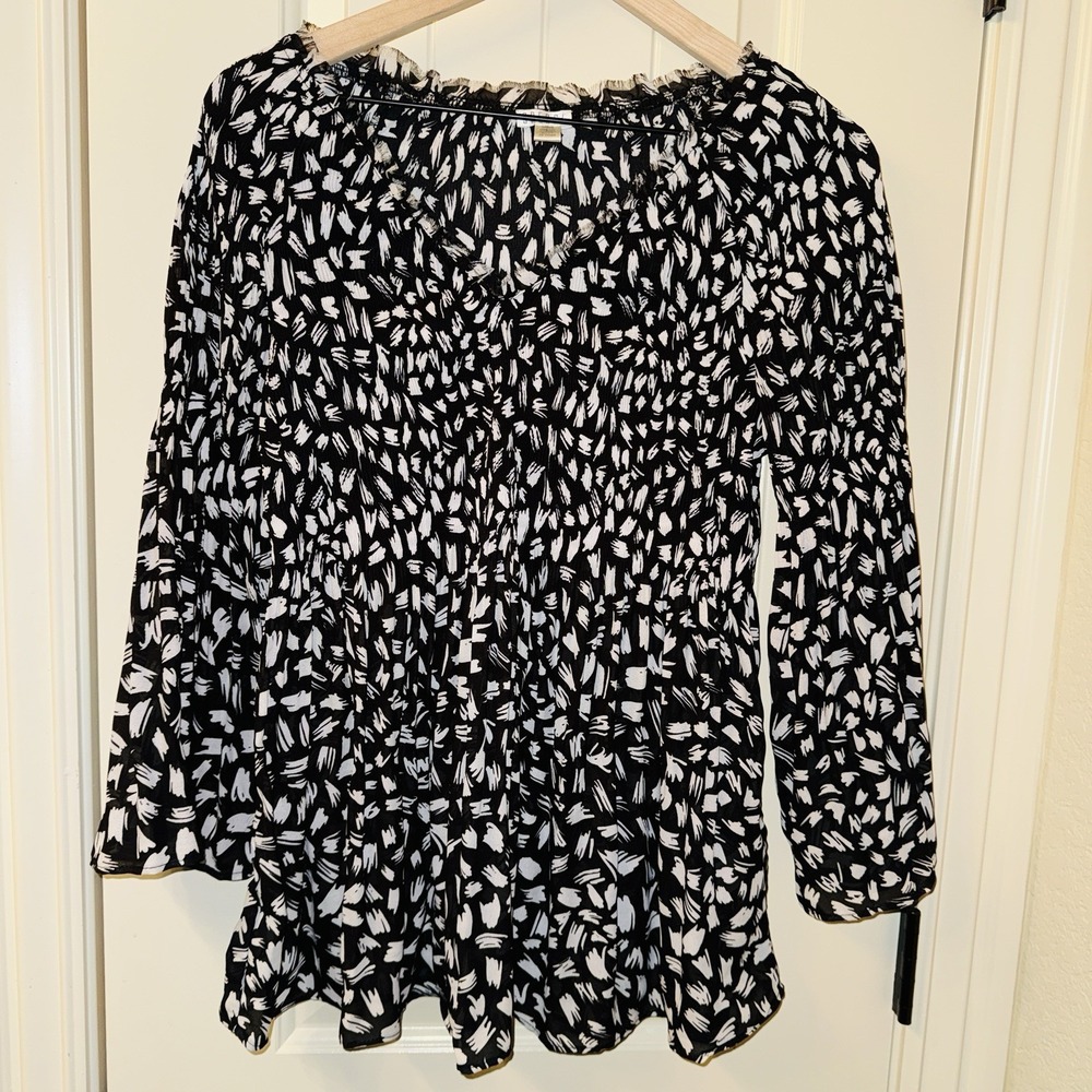 SPENSE Pleated Bell Sleeve Blouse L Black White Plisse Abstract Peasant Top